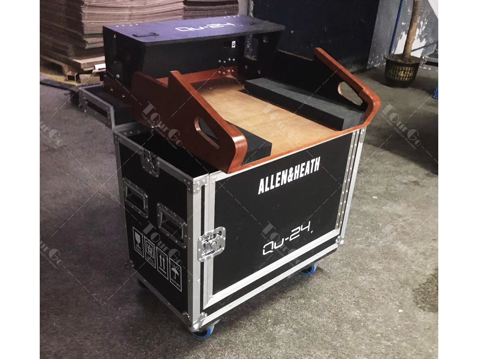 33flight road case mixer