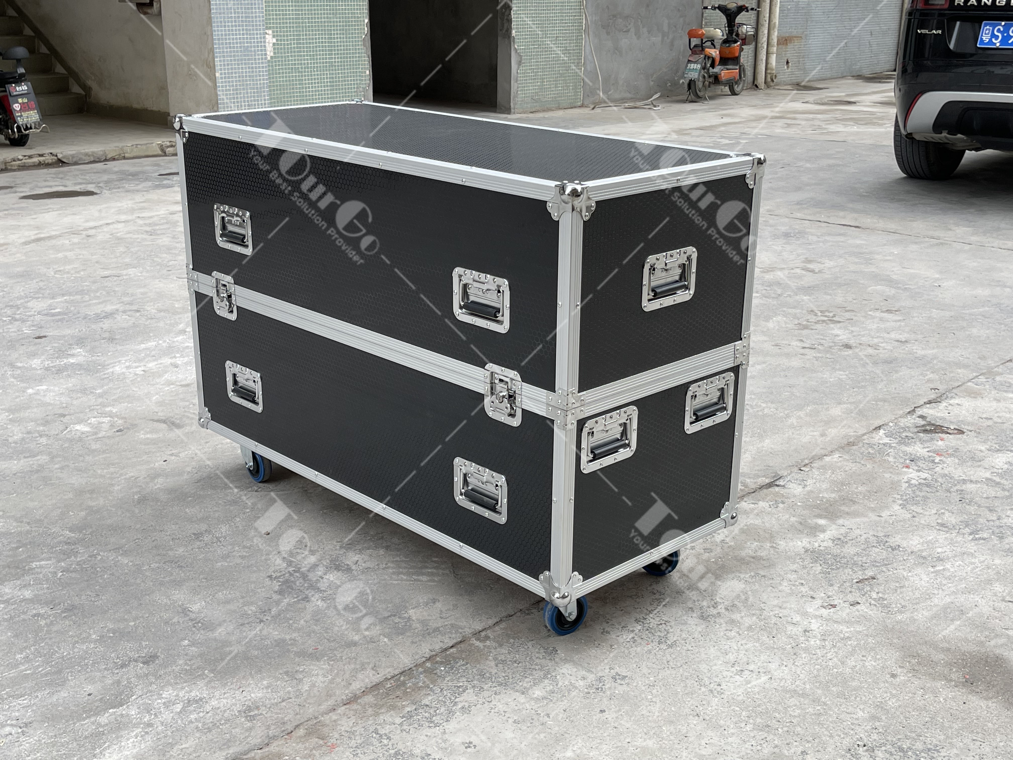 https://www.tourgosolution.com/products/dual-32-55-universal-adjustable-lcdledplasma-tv-flight-case-with-4-wheels.html