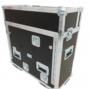 36Behringer BX32 Compact Console