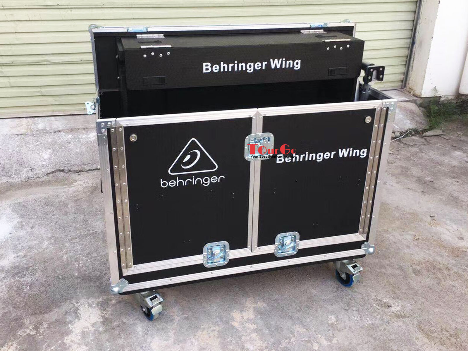 38Flight case for Behringher wing 