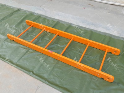 3Hanging Ladder