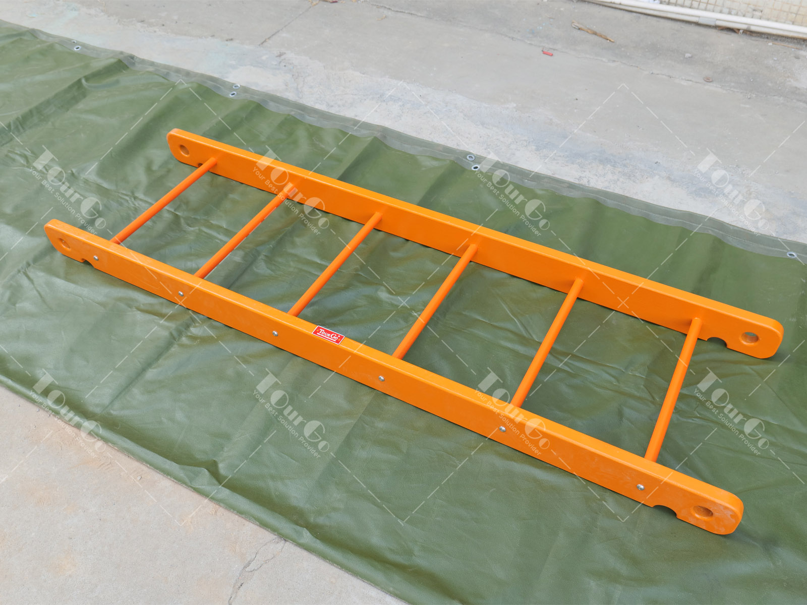 3Hanging Ladder