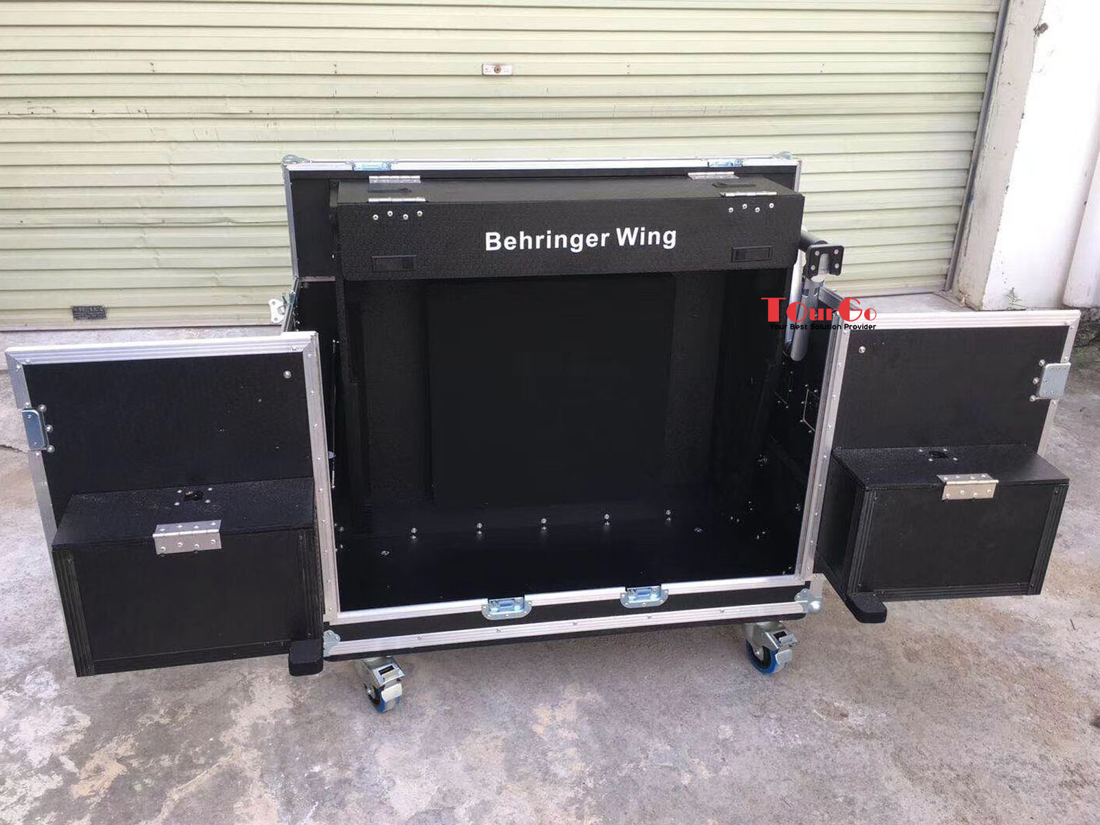 39Flight case for Behringher wing 