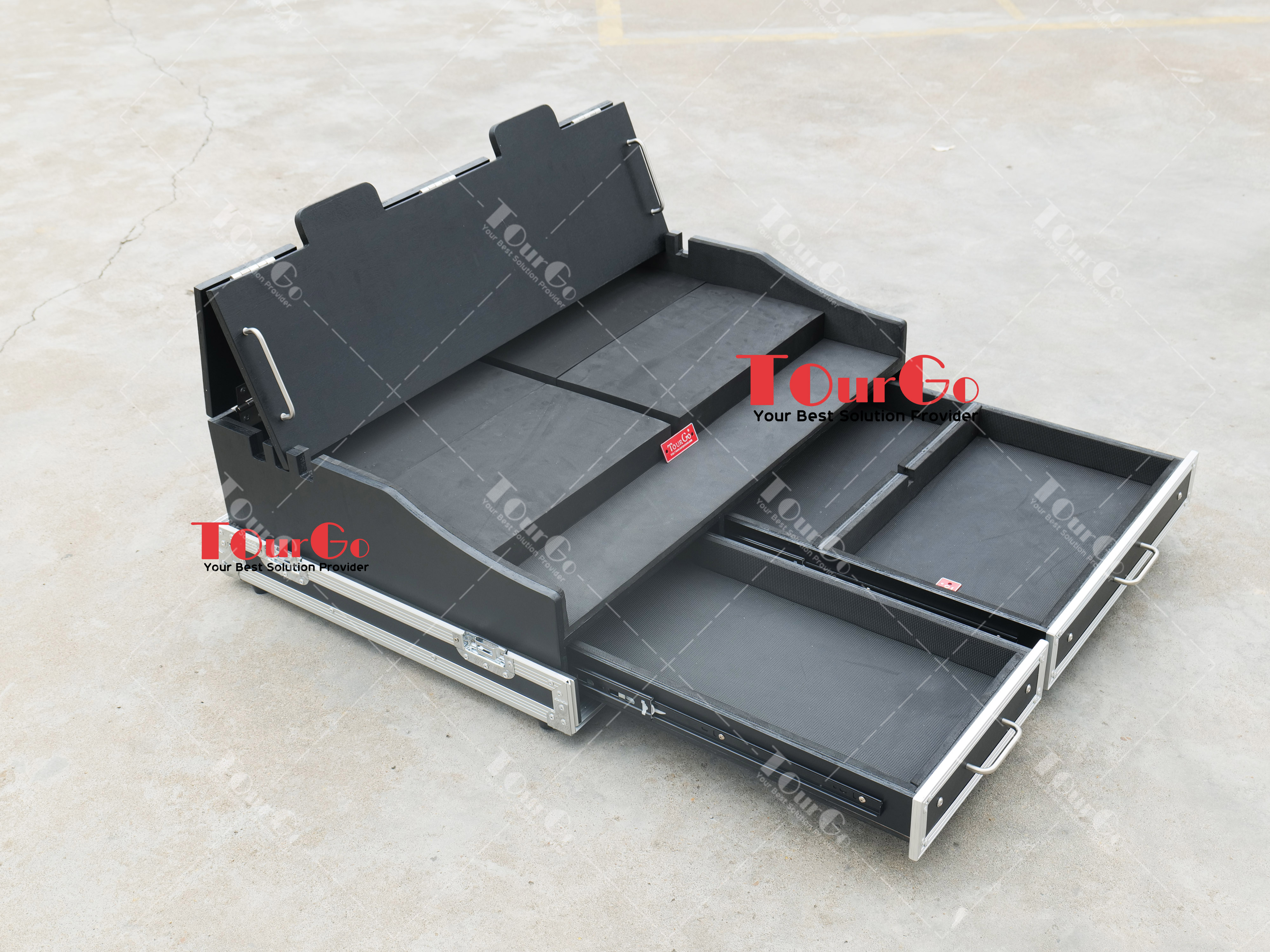 https://www.tourgosolution.com/mixer-road-cases/flight-case-for-grand-ma-3-command-wing-on-pc-ma3-command-fader-wing.html