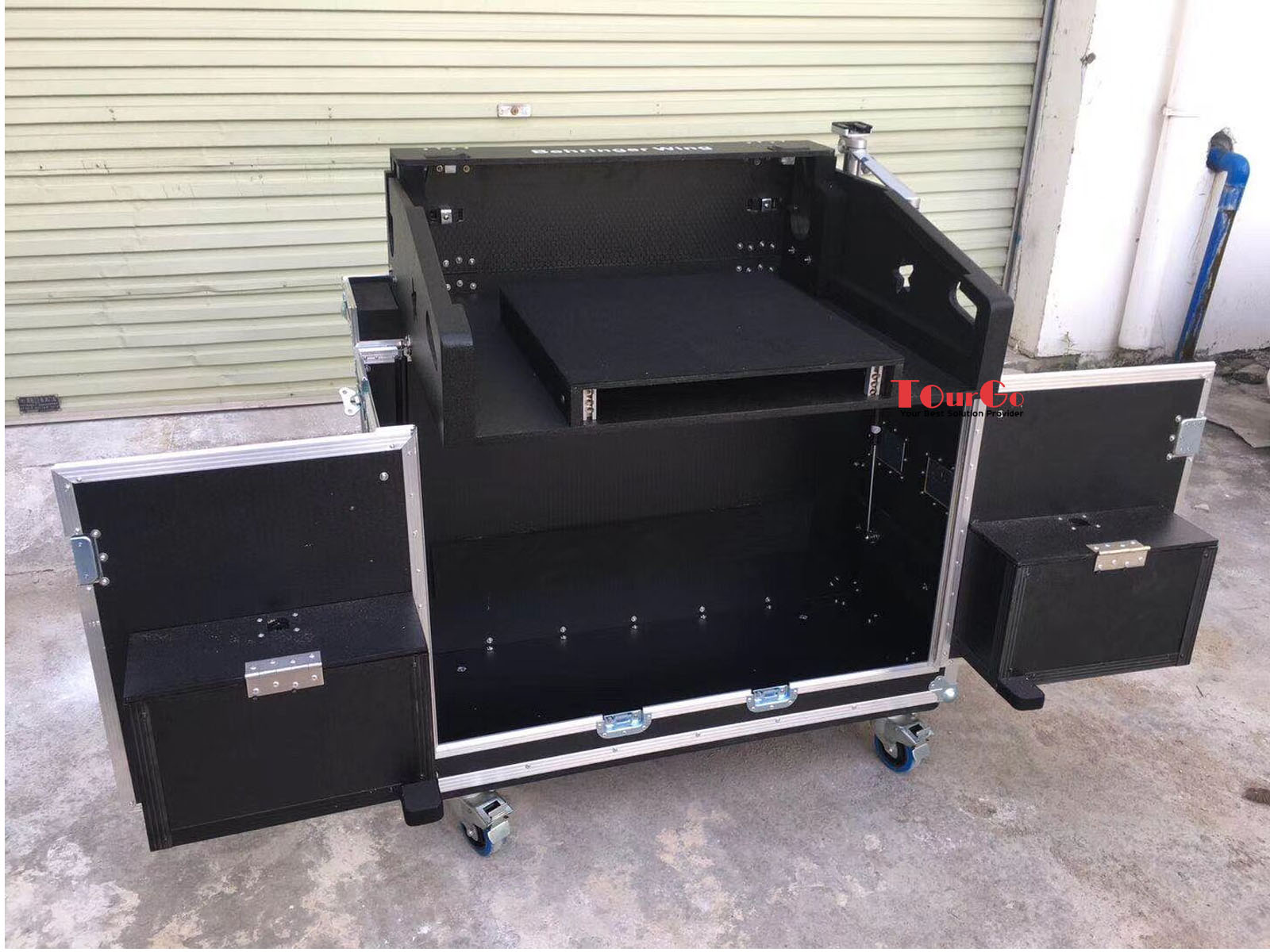 40Flight case for Behringher wing 