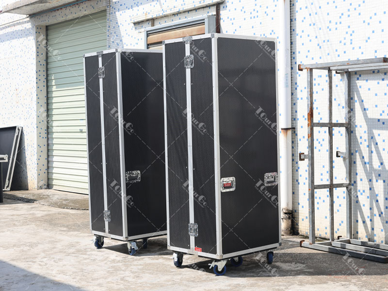 4 MERCHANDISE CASE