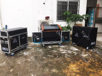 4Flip flight case for Behringer X32