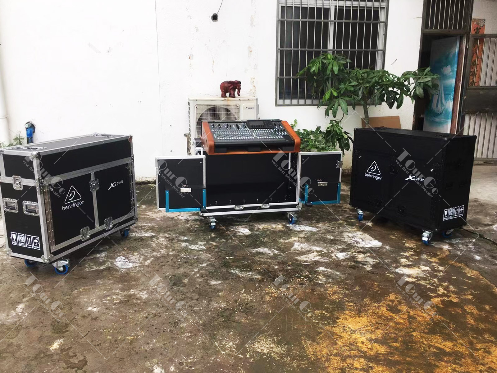 4Flip flight case for Behringer X32