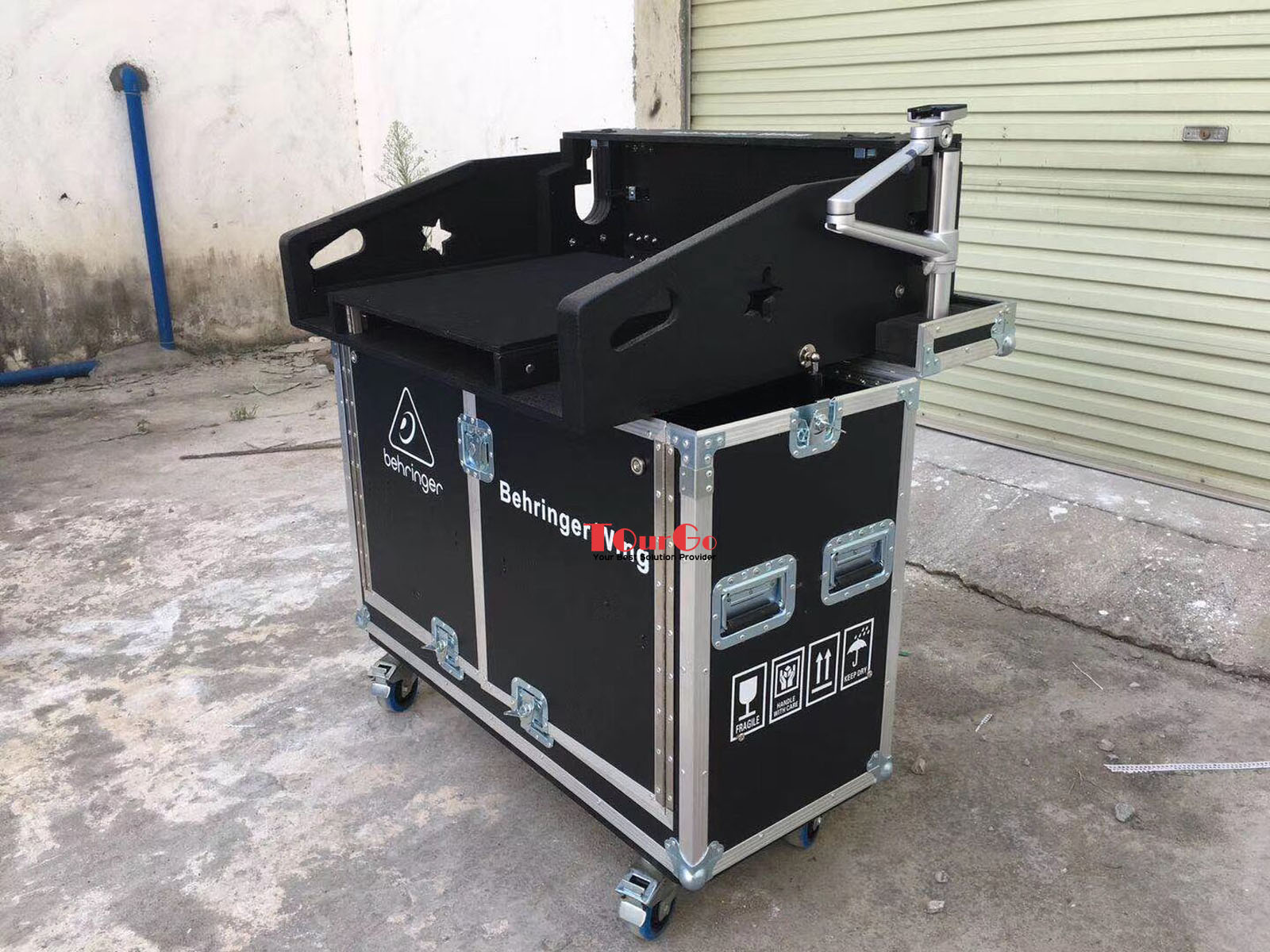 42Flight case for Behringher wing 