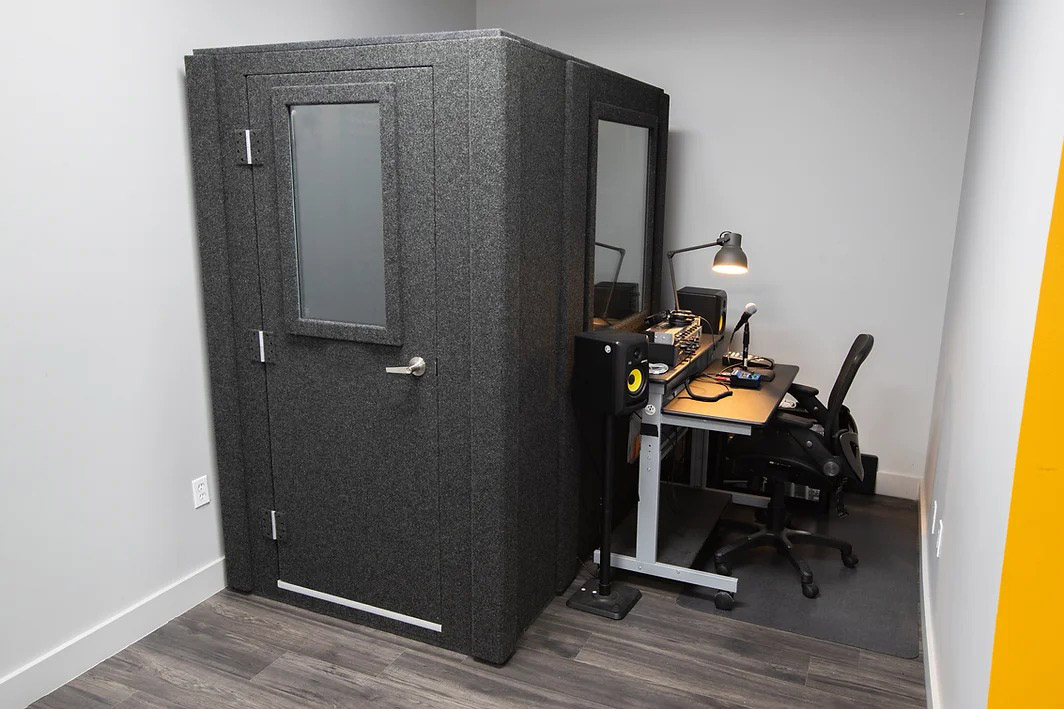 PODCASTING BOOTH