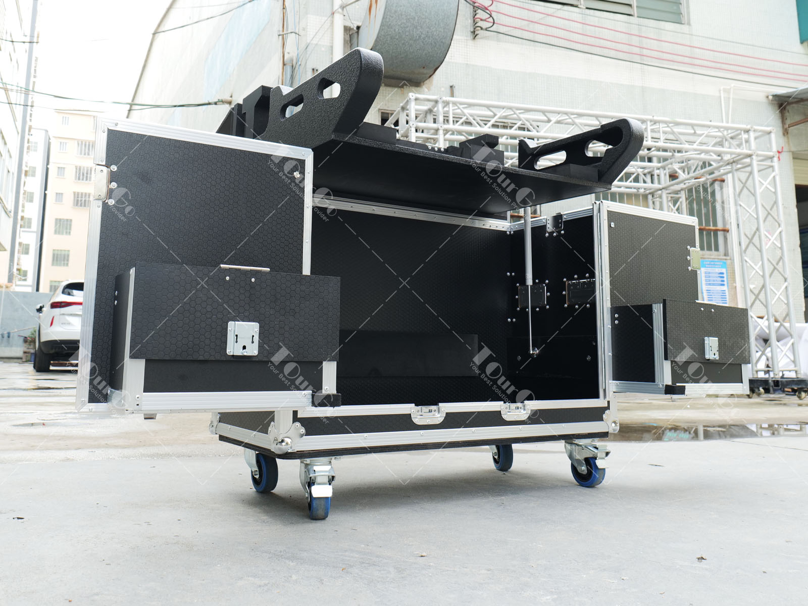4Flight case for Midas M32