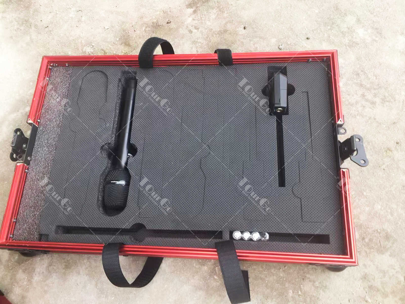 4 microphone case