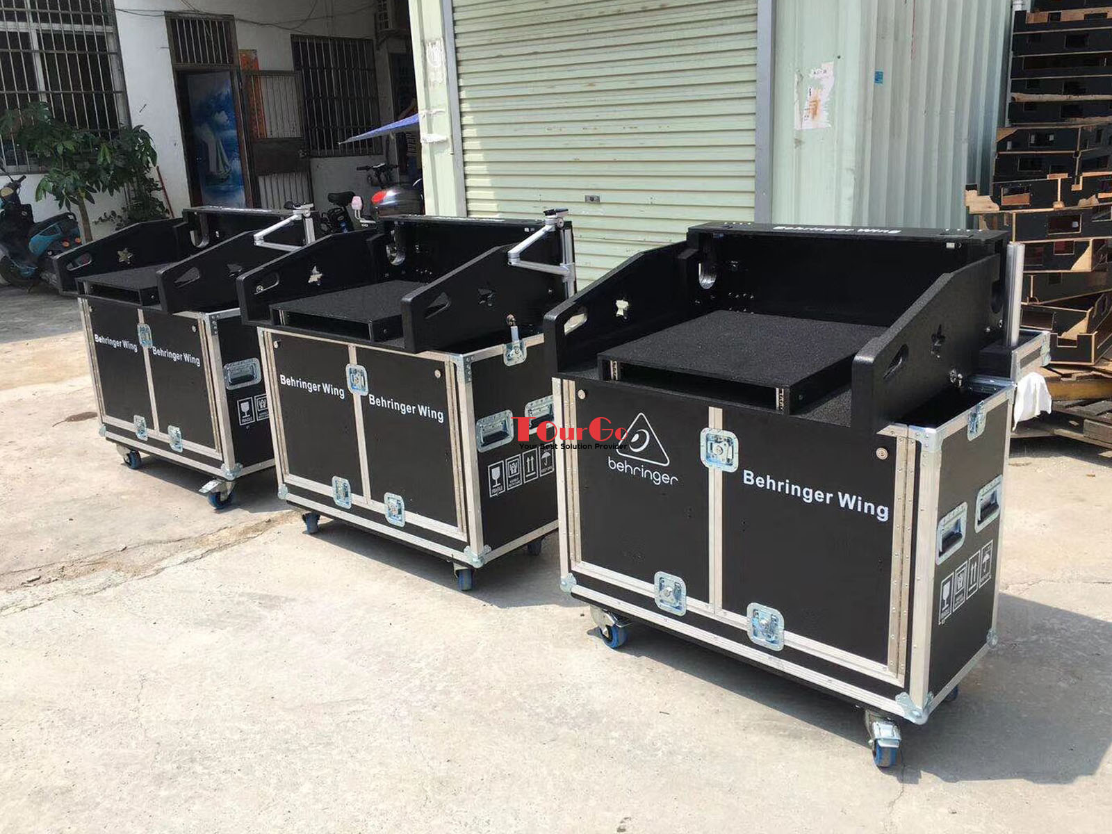 43Flight case for Behringher wing 