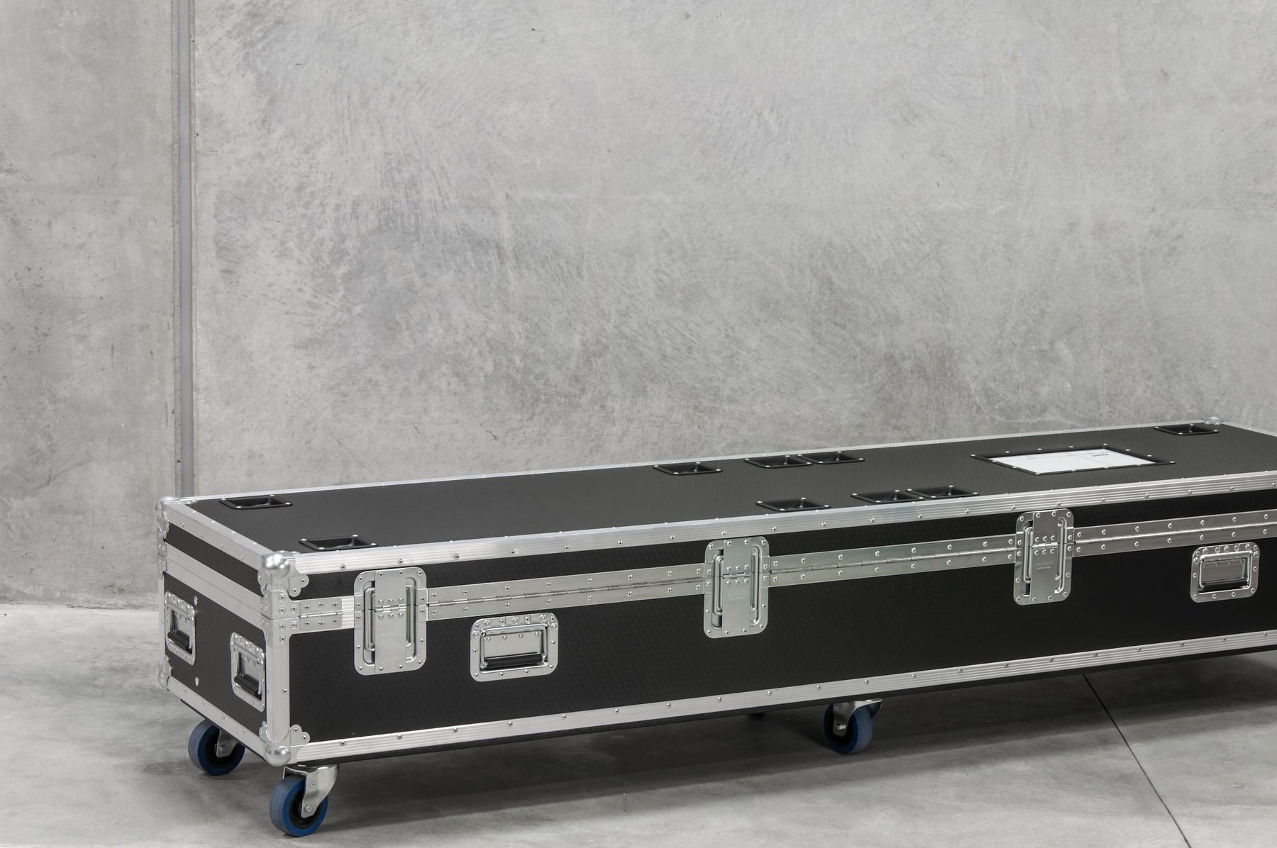 4 ROAD CASES / 24 X 90 SHORT CASE