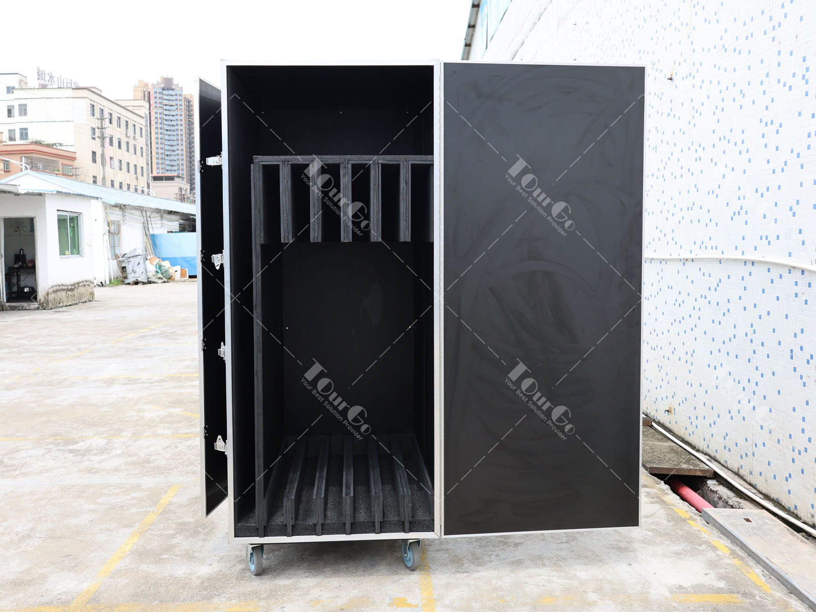4 Wardrobe Cases 