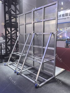 CROWD BARRIER