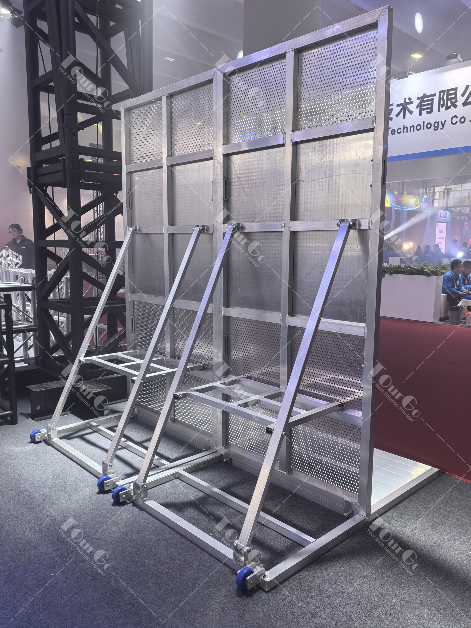 CROWD BARRIER