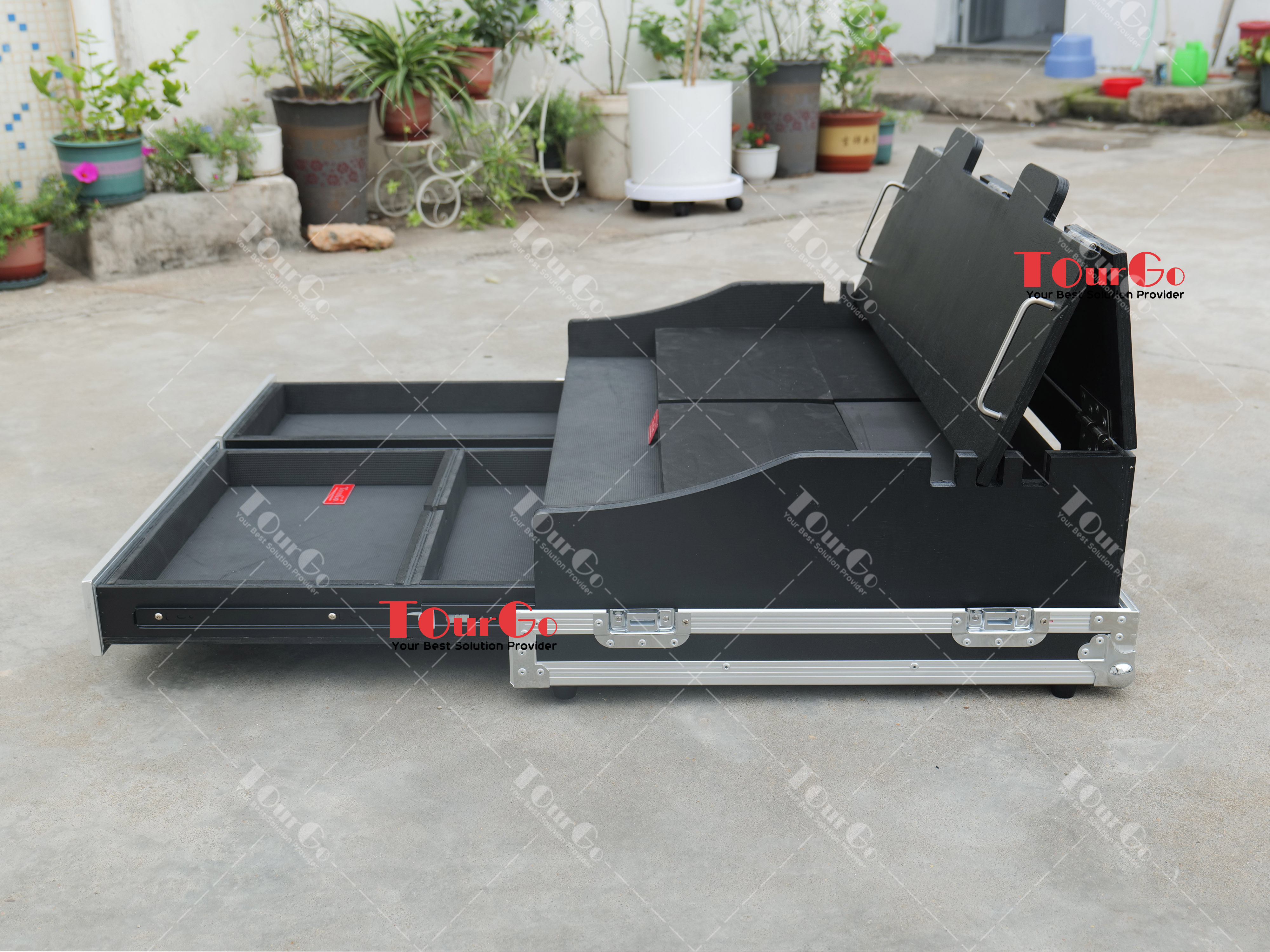 https://www.tourgosolution.com/mixer-road-cases/flight-case-for-grand-ma-3-command-wing-on-pc-ma3-command-fader-wing.html
