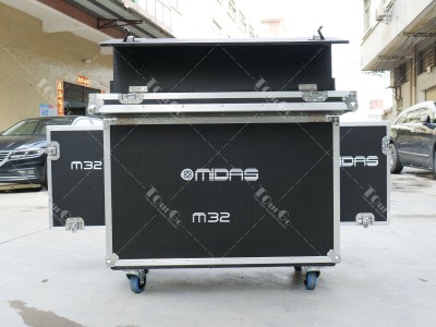 5Flight case for Midas M32