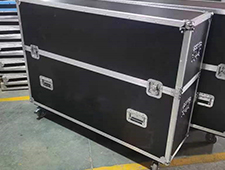 55″ Universal LCD/LED/Plasma TV Flight Case With 4″ Wheels