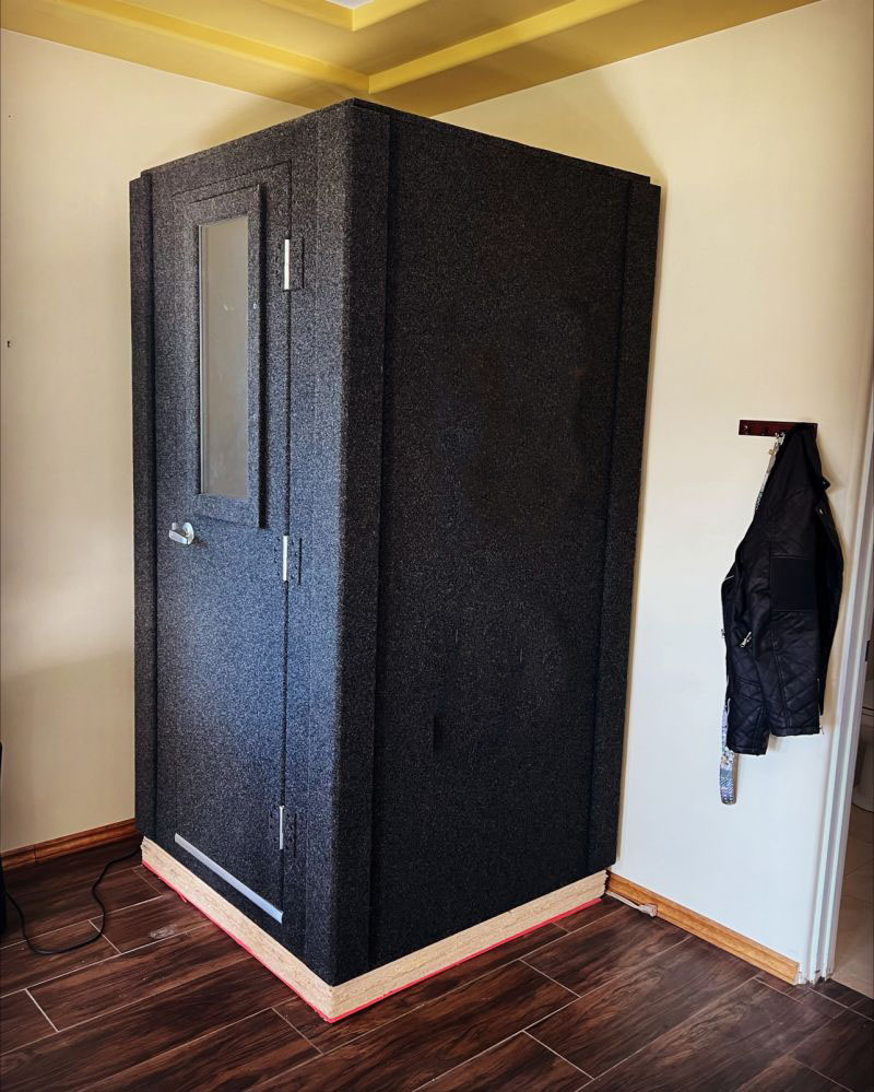 6 soundproof booth