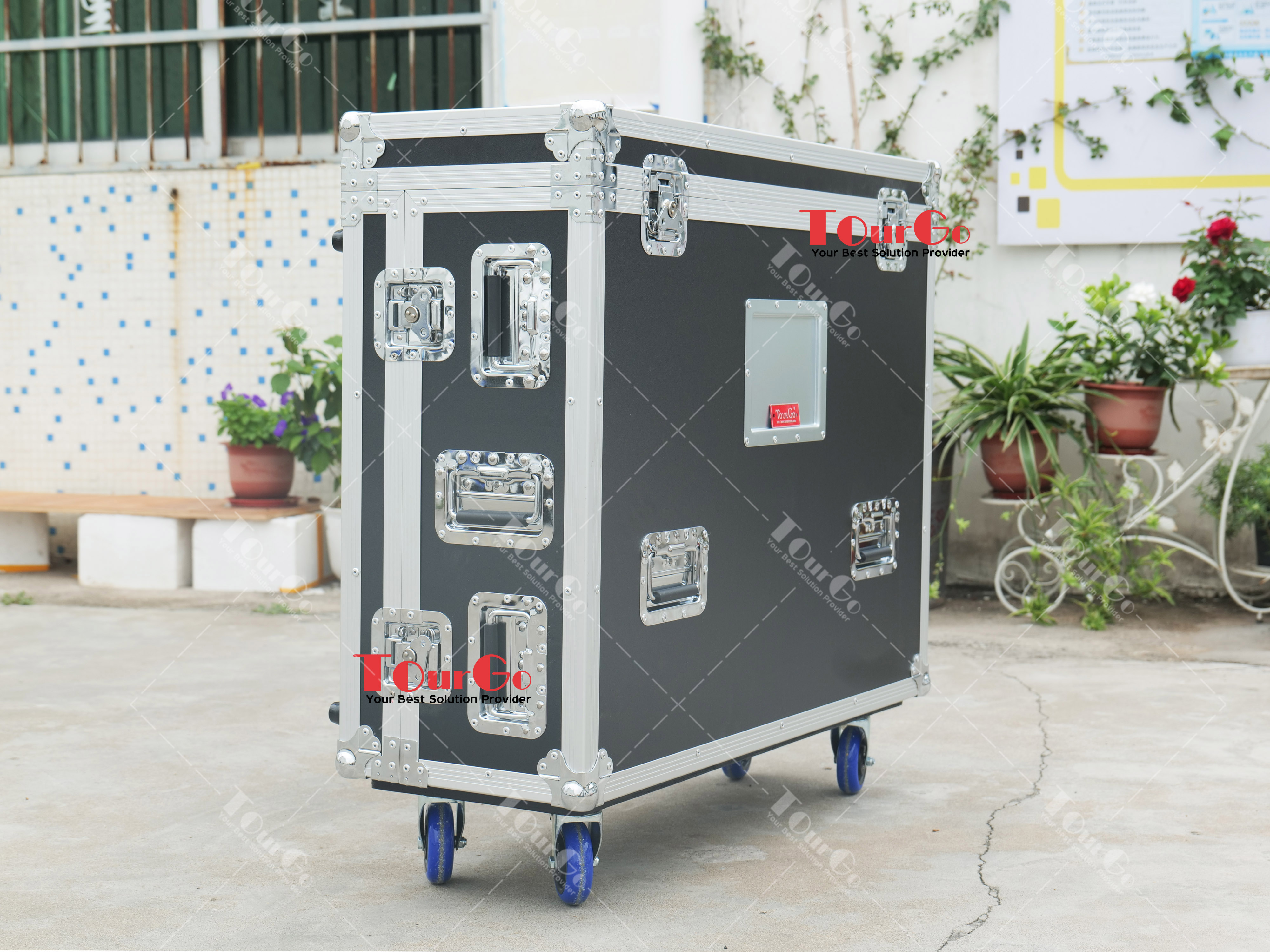 https://www.tourgosolution.com/mixer-road-cases/flight-case-for-grand-ma-3-command-wing-on-pc-ma3-command-fader-wing.html