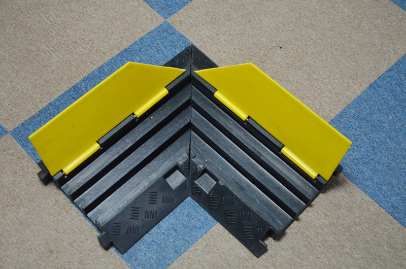 90 degree corner for cable ramp