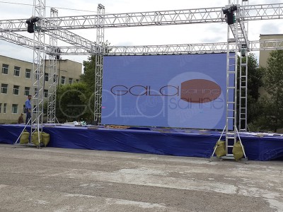 Aluminum Truss Stage 1
