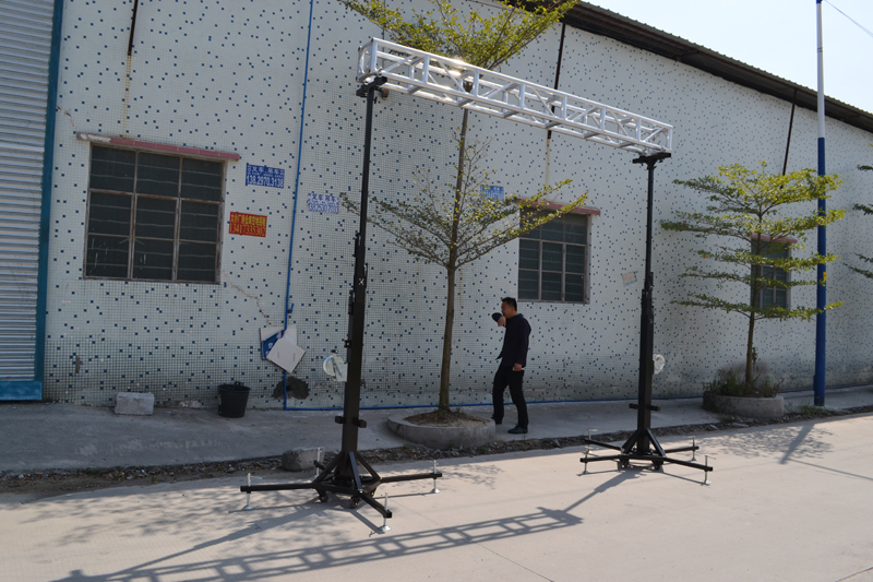 Crank-Light-Stand