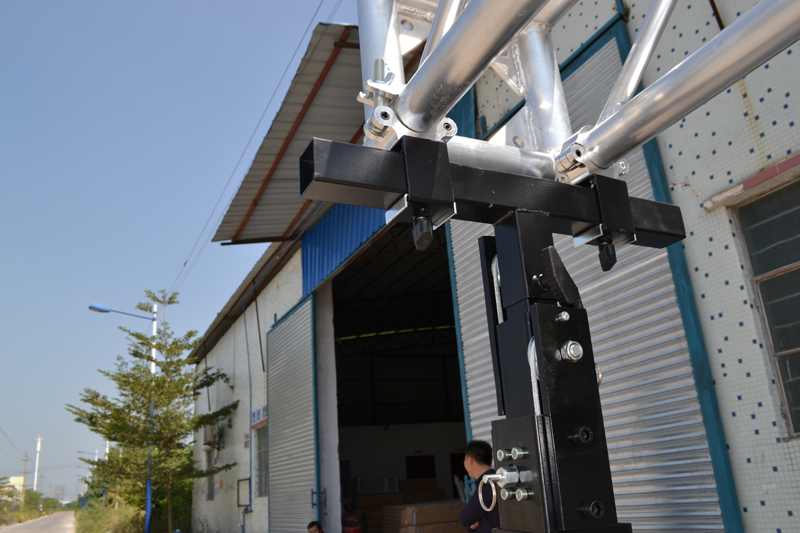 Crank-Up-Lifts-Stands