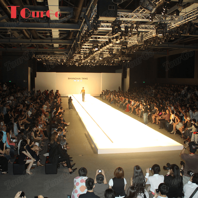 Tourgo Portable Aluminum Catwalk Show Stage with Lighting Truss for Fashion Show