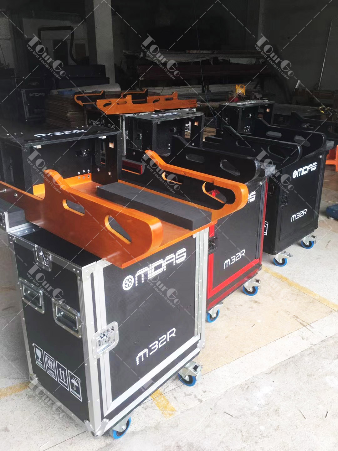 https://www.tourgosolution.com/flip-flight-cases/flip-flight-case-for-midas-m32r-with-dockhause-15cm-depth.html