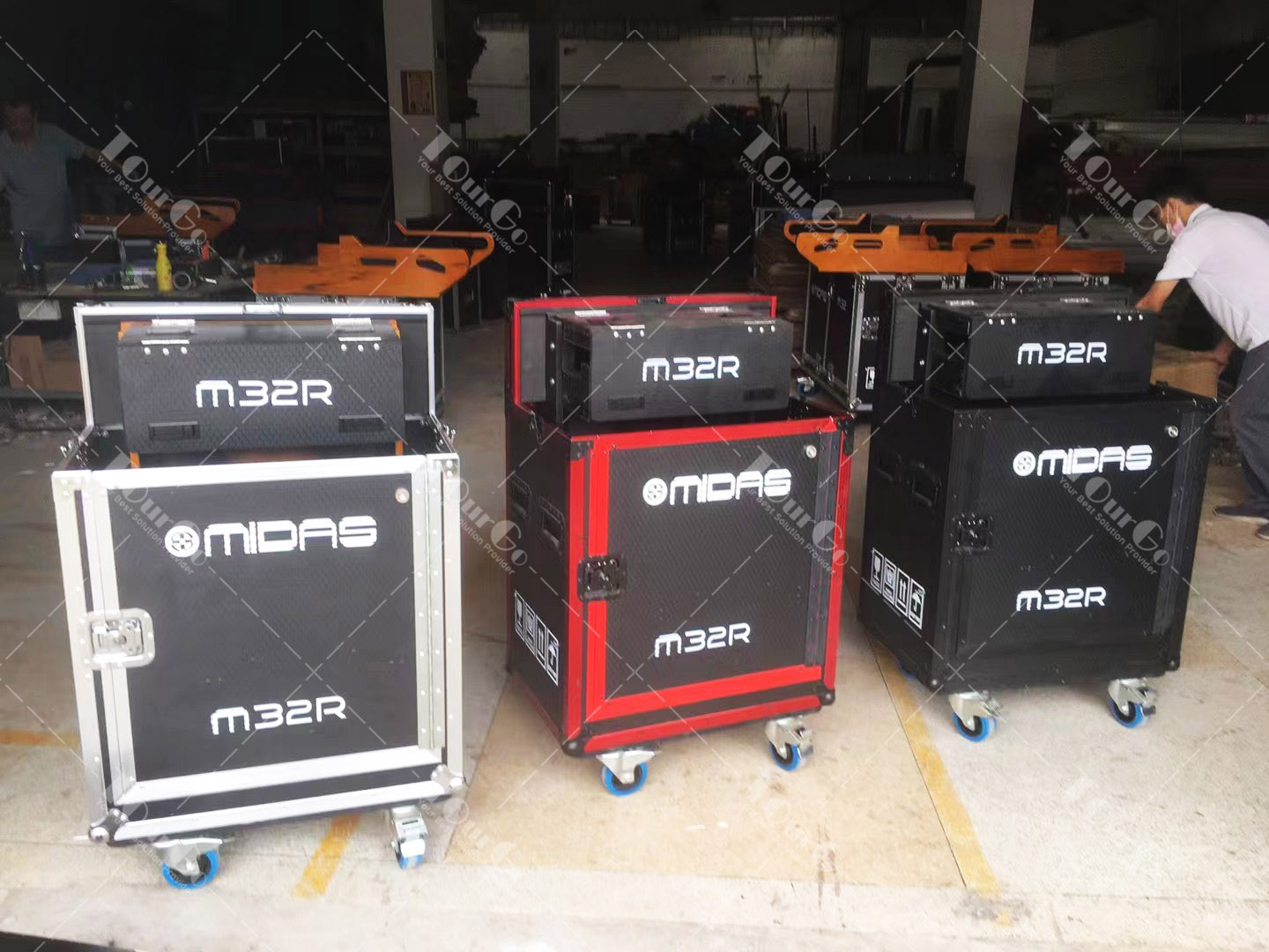 https://www.tourgosolution.com/flip-flight-cases/flip-flight-case-for-midas-m32r-with-dockhause-15cm-depth.html