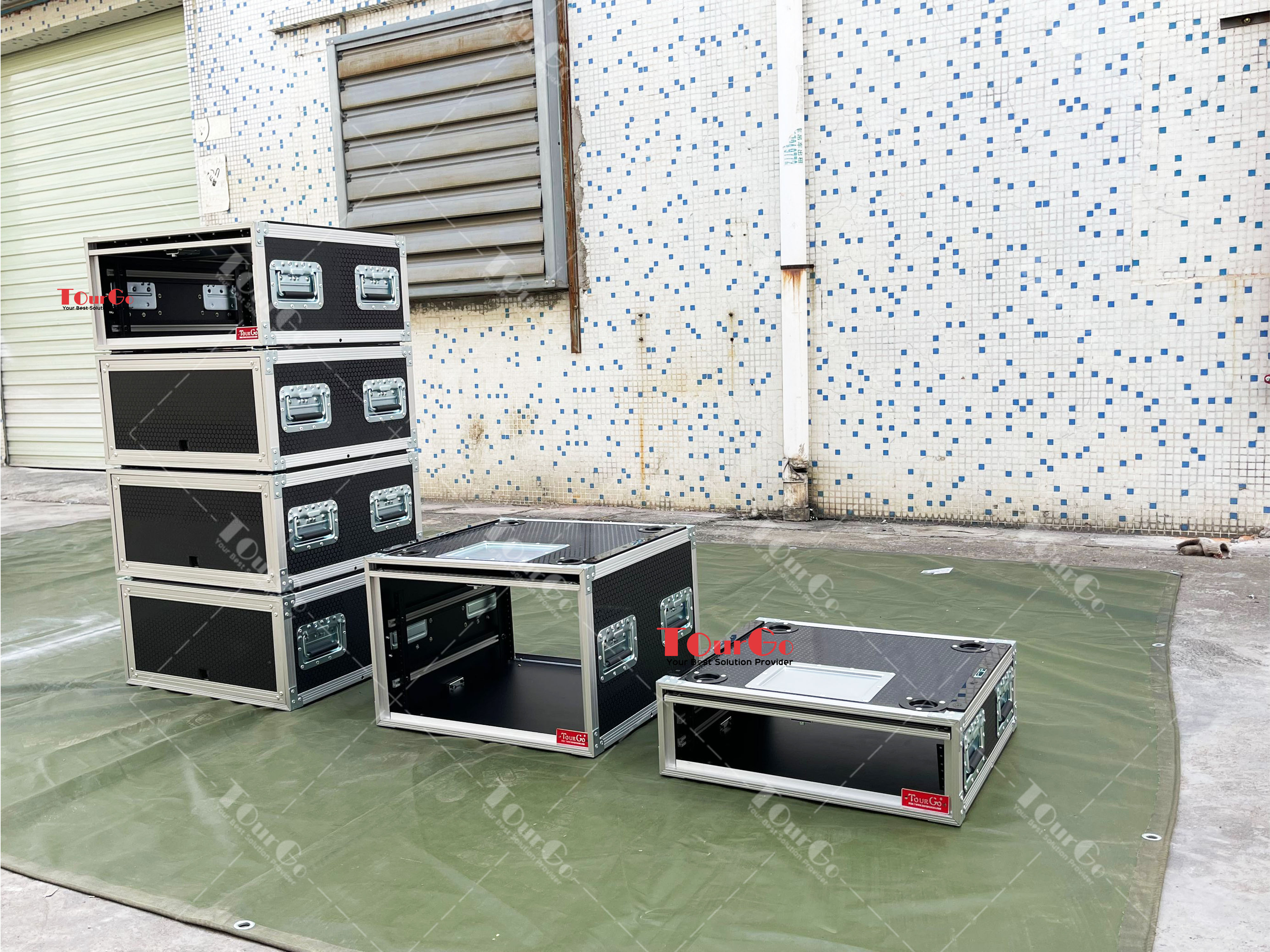 https://www.tourgosolution.com/slam-door-rack-case/24x30-2u-4u-6u-8u-rack-mount-road-cases-slam-door-rack-case.html