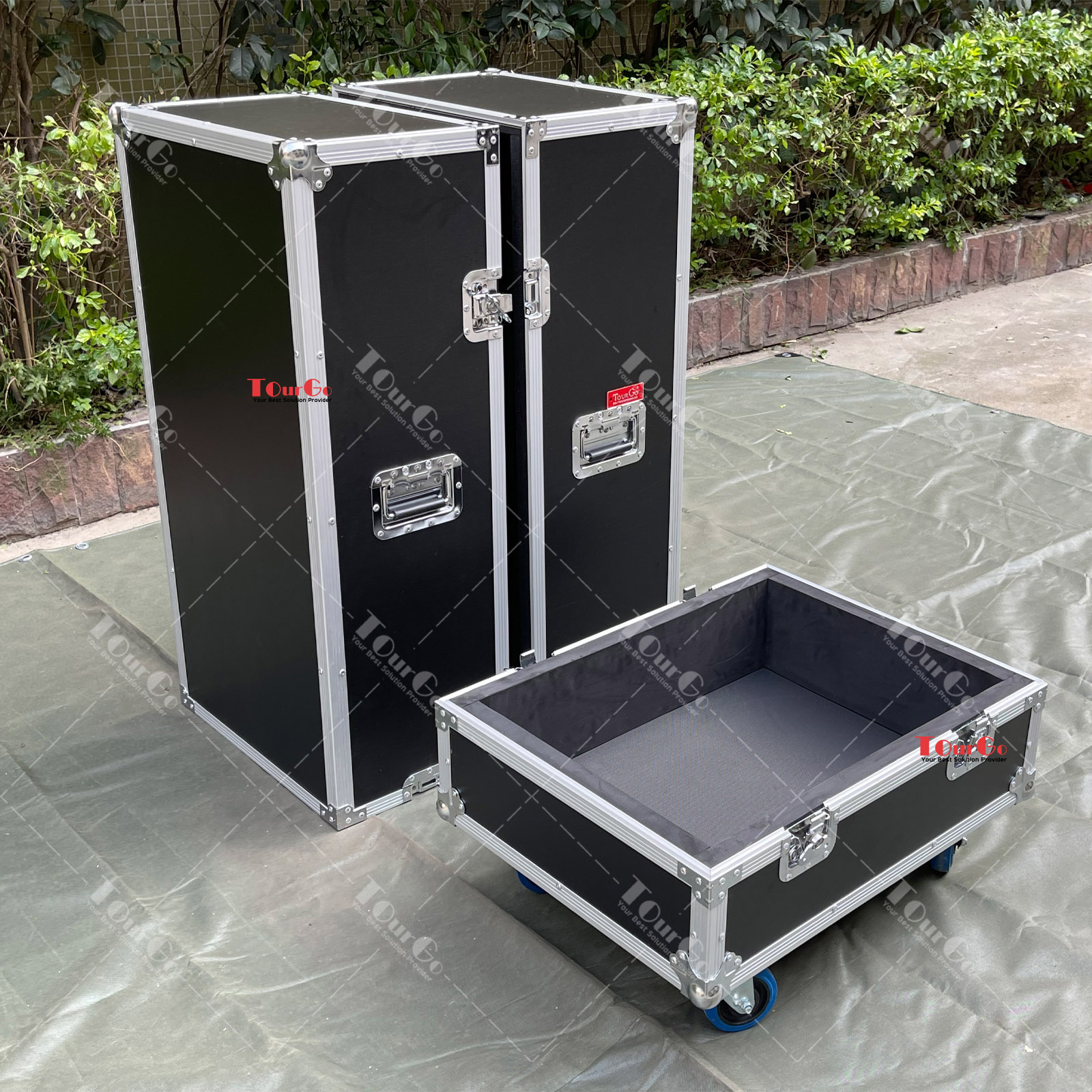 https://www.tourgosolution.com/speaker-cabinet/sound-ata-speaker-flight-road-case-for-3x-db-technologies-dva-t12-speakers.html