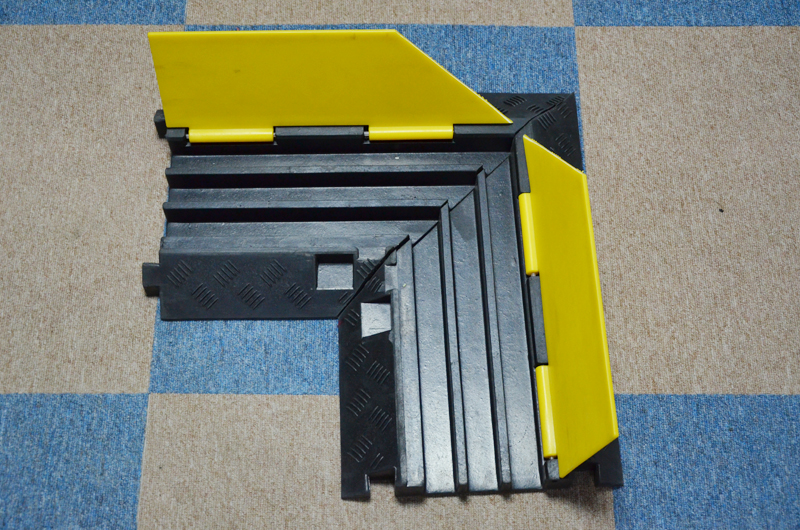 TourGo 3 channel Rubber Cable Ramp Protector 45°Turn