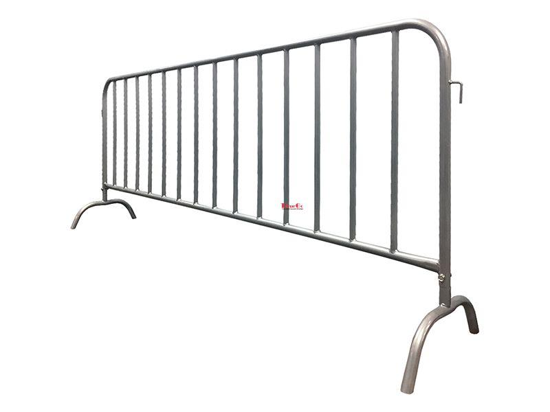 8 Foot Heavy Duty Steel Barricades / Crowd Control Barriers With Bridge Bases