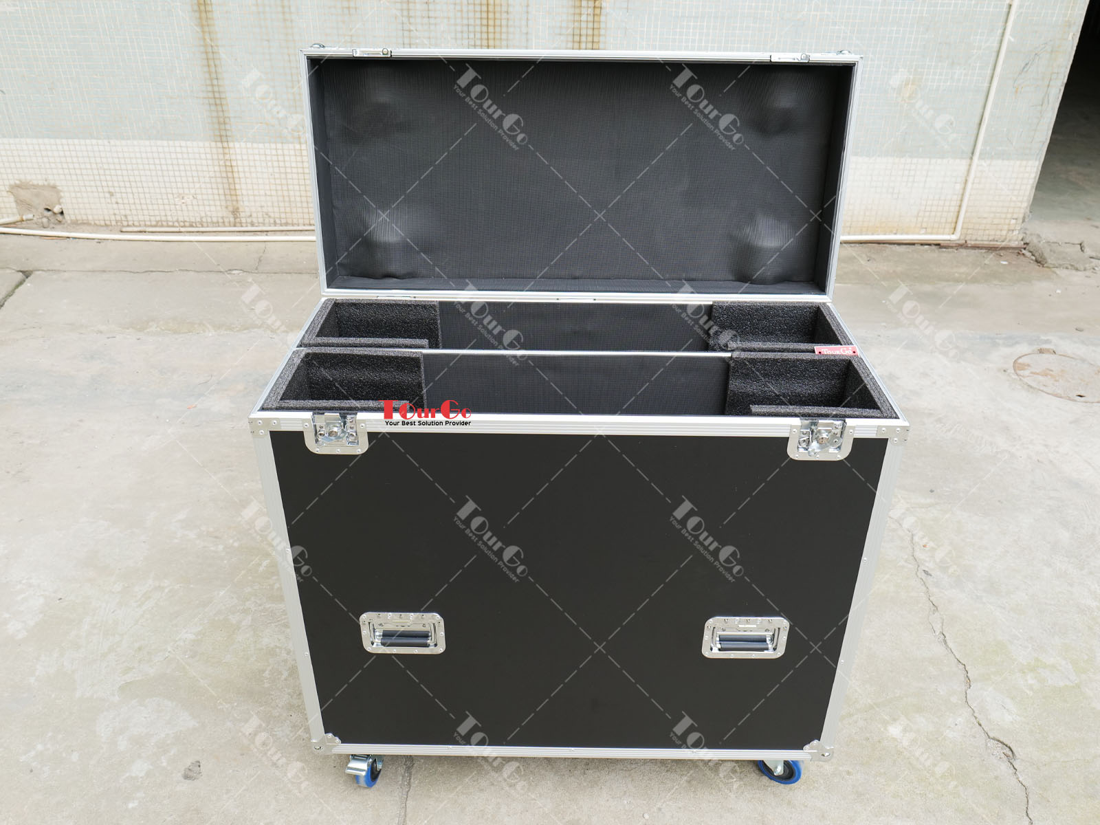 https://www.tourgosolution.com/trunks-and-utility-cases/cable-utility-flight-road-case.html