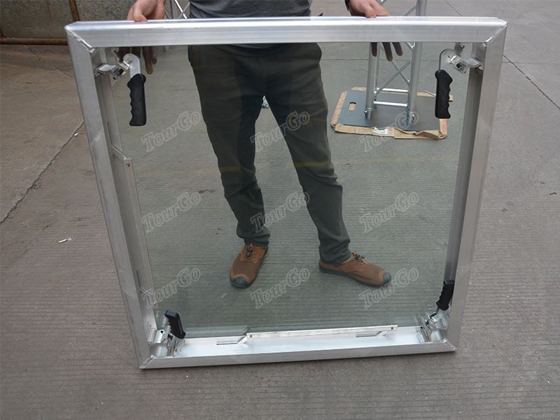 four-legs-aluminum-stage-2