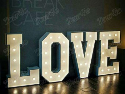 light-bulb-letters-for-wedding