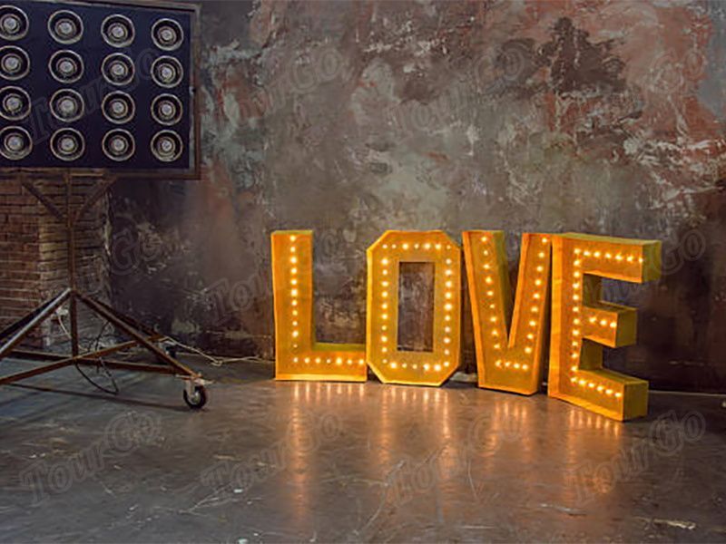 marquee-light-up-letter