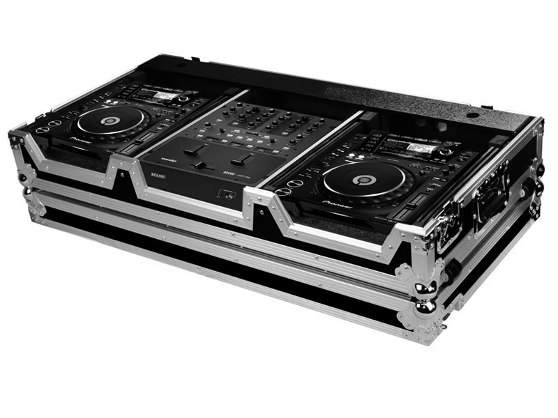 CD Coffin for 2 x Pioneer CDJ-2000 CD Players and Rane Sixty-one Serato Mixer with low profile wheels in Norway