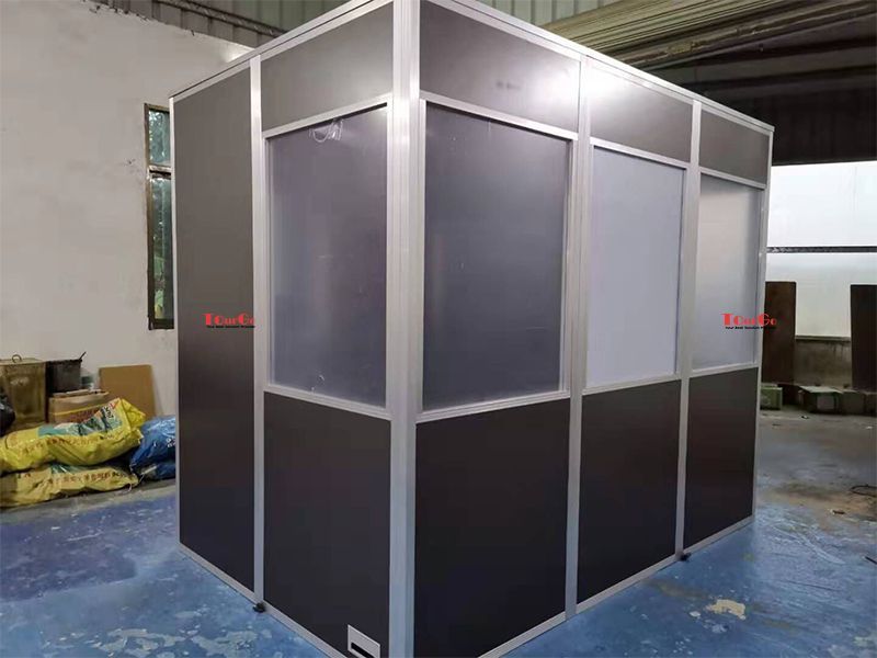 three person interpreter booth (5)