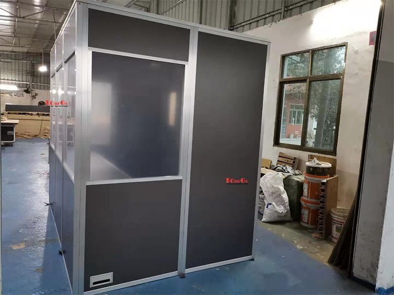 three person interpreter booth (6)