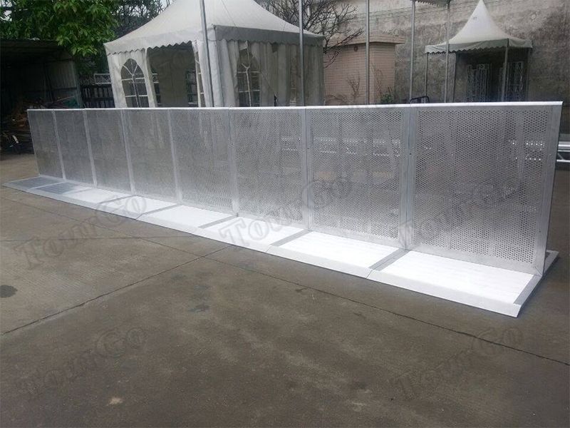 stage-barrier