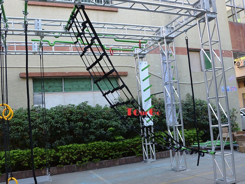 outdoor american kids ninja warrior obstacle rope to cargo net