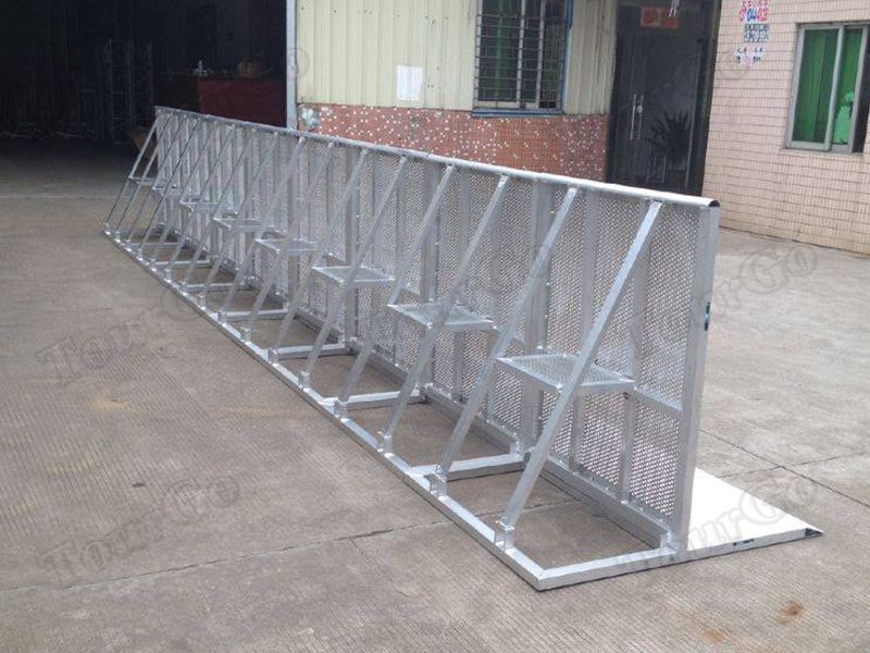 stage-barrier