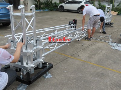 led-truss-wall
